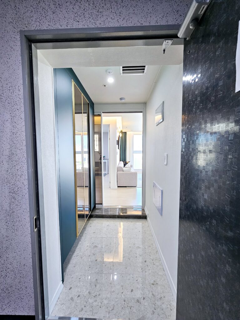 안양 그랑시티 현관